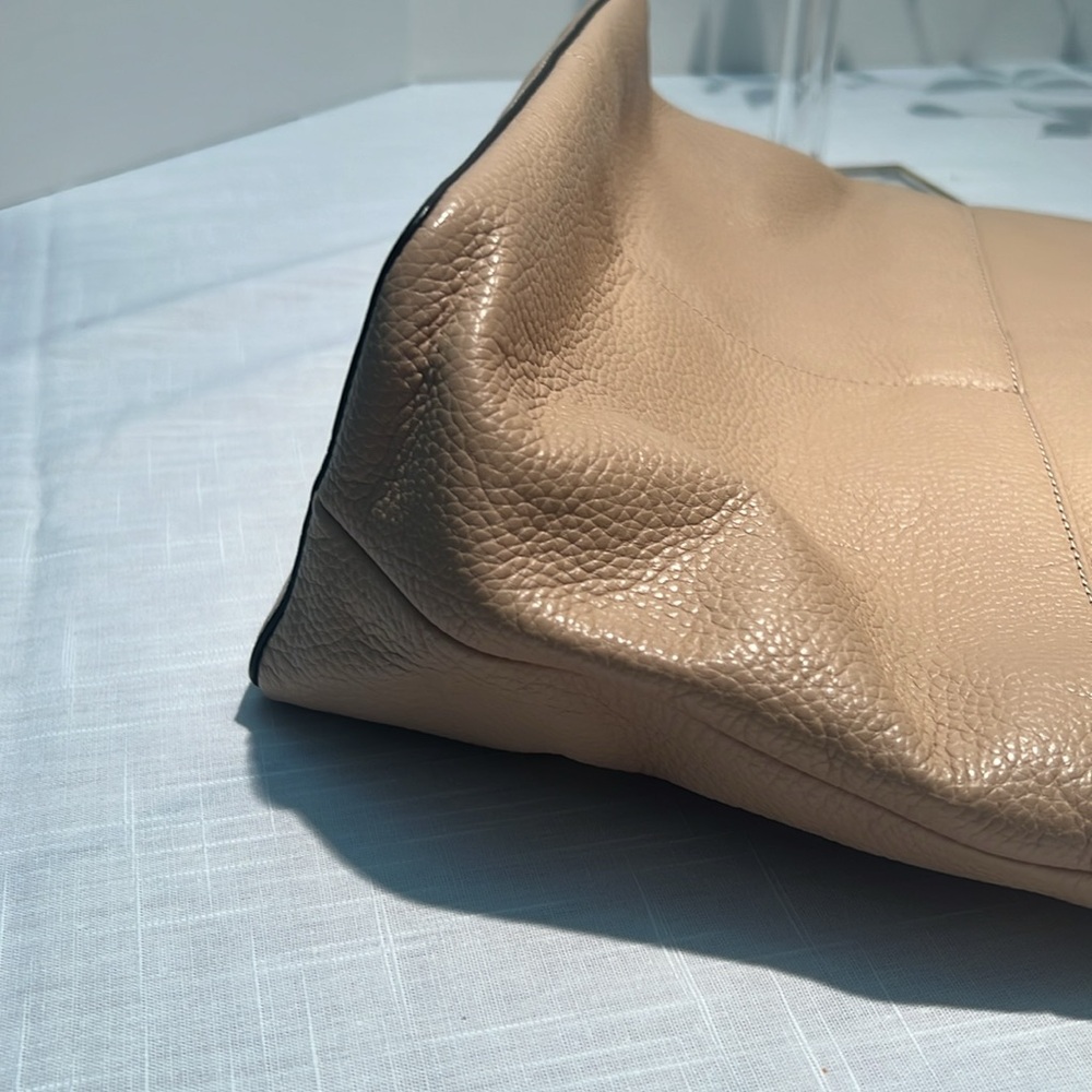 Michael Kors Camel Tan Bedford Tote Bag with Gold Accents. EUC. - Picture 12 of 14